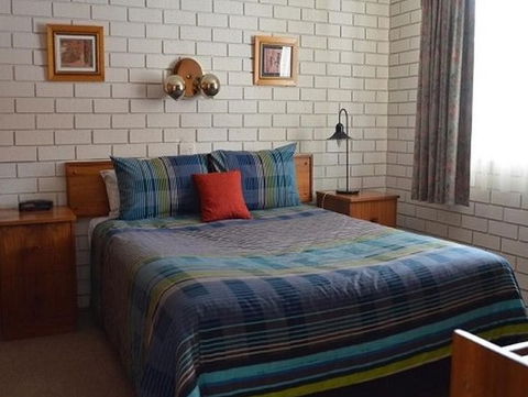 Kingswood Motel - Accommodation Sunshine Coast 0