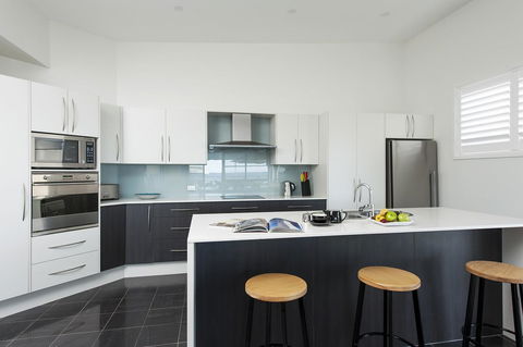 Mollymook Beachfront Penthouse 9 - Accommodation Sunshine Coast 4