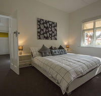 Cowan Street Bungalow - Accommodation Sunshine Coast