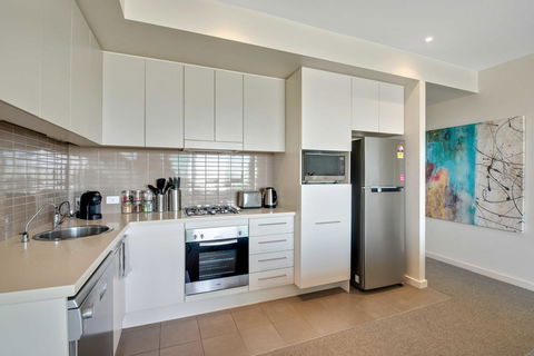 Port Adelaide Executive Waterfront Apartment - Accommodation Sunshine Coast 8