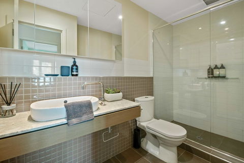 Port Adelaide Executive Waterfront Apartment - Accommodation Sunshine Coast 4