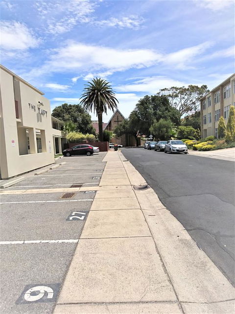Hi 5 Glenelg Studio Apartment - Accommodation Sunshine Coast 16