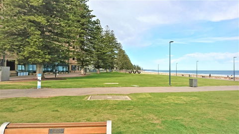 Hi 5 Glenelg Studio Apartment - Accommodation Sunshine Coast 25