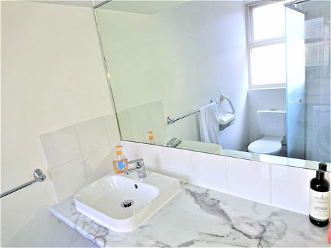 Hi 5 Glenelg Studio Apartment - Accommodation Sunshine Coast 9