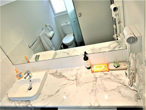 Hi 5 Glenelg Studio Apartment - Accommodation Sunshine Coast 5
