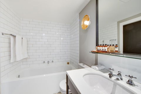 Mayfair Hotel - Accommodation Sunshine Coast 1