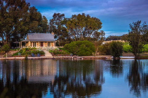 Stonewell Cottages And Vineyards - Accommodation Sunshine Coast 0