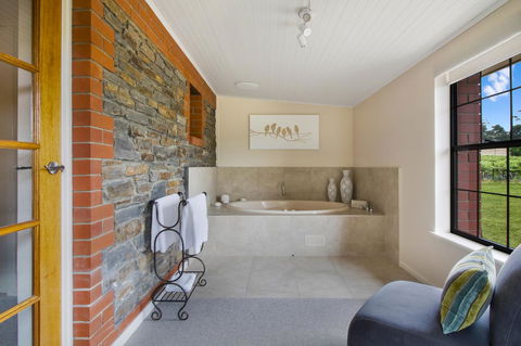 Stonewell Cottages And Vineyards - Accommodation Sunshine Coast 14