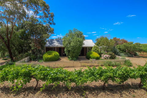 Stonewell Cottages And Vineyards - Accommodation Sunshine Coast 15