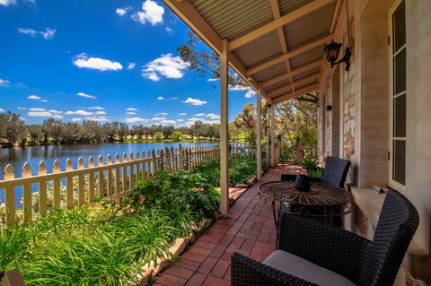 Stonewell Cottages And Vineyards - Accommodation Sunshine Coast 3