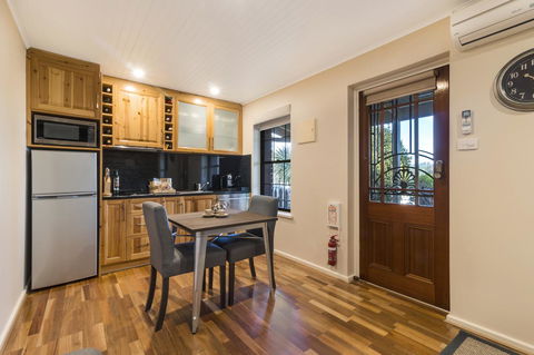 Stonewell Cottages And Vineyards - Accommodation Sunshine Coast 11