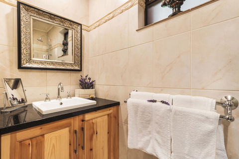 Stonewell Cottages And Vineyards - Accommodation Sunshine Coast 30