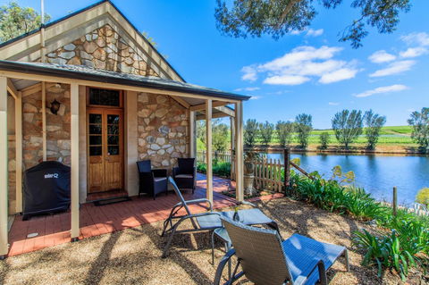 Stonewell Cottages And Vineyards - Accommodation Sunshine Coast 2