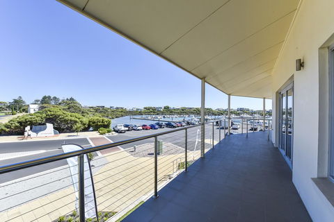 Aloha Waterfront Properties - Accommodation Sunshine Coast 10