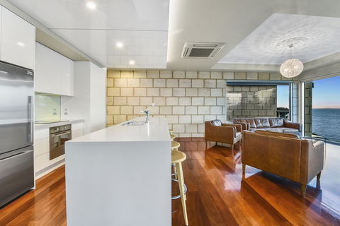 Aloha Waterfront Properties - Accommodation Sunshine Coast 22