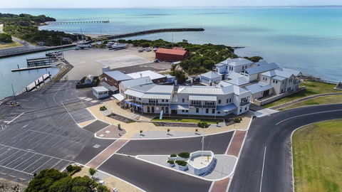 Aloha Waterfront Properties - Accommodation Sunshine Coast 1