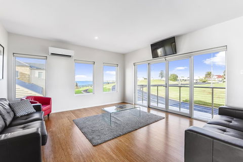Aloha Waterfront Properties - Accommodation Sunshine Coast 30