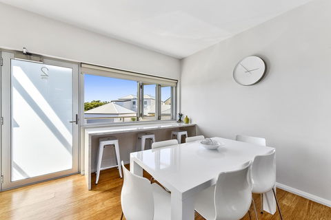 Aloha Waterfront Properties - Accommodation Sunshine Coast 24
