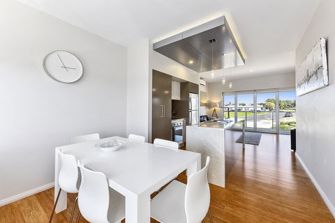 Aloha Waterfront Properties - Accommodation Sunshine Coast 27