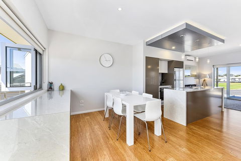 Aloha Waterfront Properties - Accommodation Sunshine Coast 28