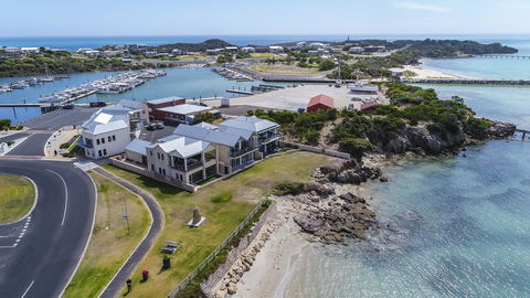 Aloha Waterfront Properties - Accommodation Sunshine Coast 0