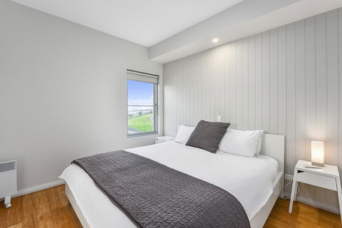 Aloha Waterfront Properties - Accommodation Sunshine Coast 13