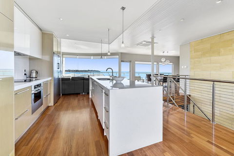Aloha Waterfront Properties - Accommodation Sunshine Coast 5