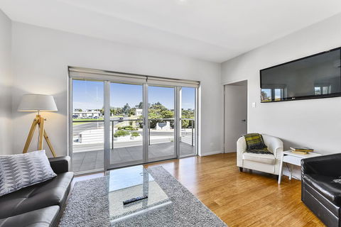 Aloha Waterfront Properties - Accommodation Sunshine Coast 29