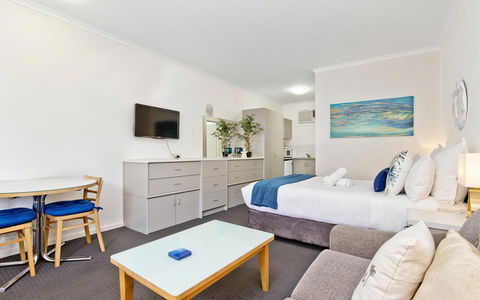 Glenelg Oasis Studios - Accommodation Sunshine Coast 1