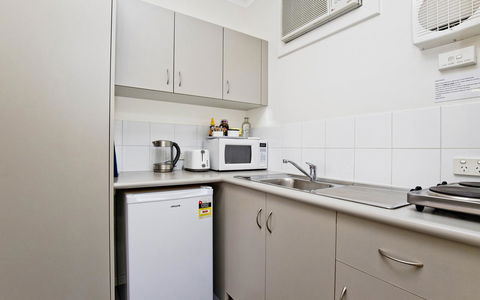 Glenelg Oasis Studios - Accommodation Sunshine Coast 10