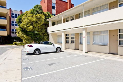 Glenelg Oasis Studios - Accommodation Sunshine Coast 6