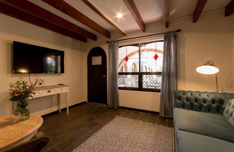 The Manor Basket Range - Accommodation Sunshine Coast 7