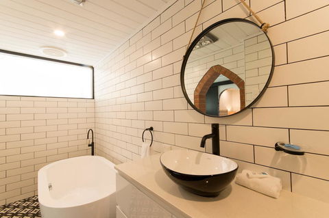 The Manor Basket Range - Accommodation Sunshine Coast 2