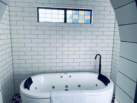 The Manor Basket Range - Accommodation Sunshine Coast 11
