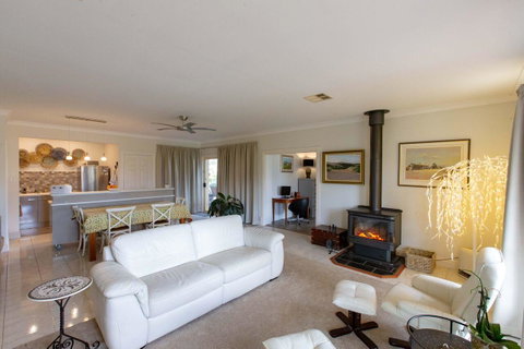 Angaston House - Accommodation Sunshine Coast 2
