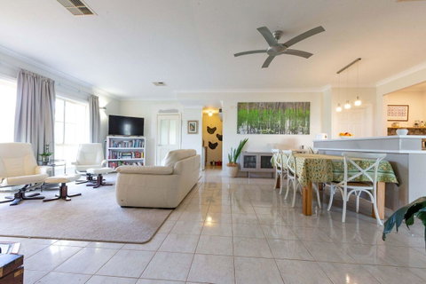 Angaston House - Accommodation Sunshine Coast 1