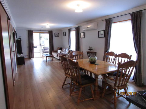 Lazy Days Cottage - Victor Harbor - Accommodation Sunshine Coast 4