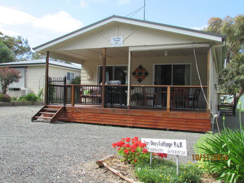 Lazy Days Cottage - Victor Harbor - Accommodation Sunshine Coast 0