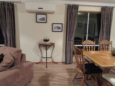 Lazy Days Cottage - Victor Harbor - Accommodation Sunshine Coast 15