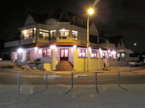 McCloud House - Accommodation Sunshine Coast 8