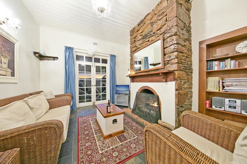 Vineyard Cottage BnB - Accommodation Sunshine Coast 3