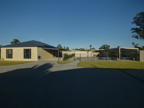 DBJ Holiday Units - Accommodation Sunshine Coast 1
