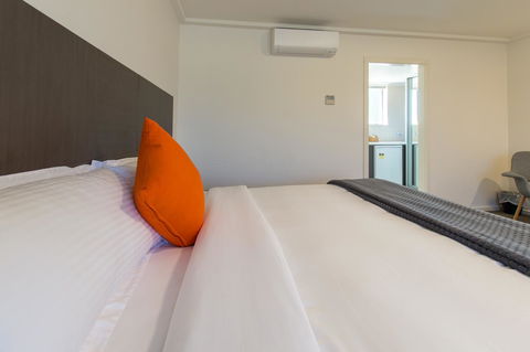 Mick O\'Sheas - Accommodation Sunshine Coast 15