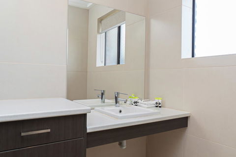 Mick O\'Sheas - Accommodation Sunshine Coast 2