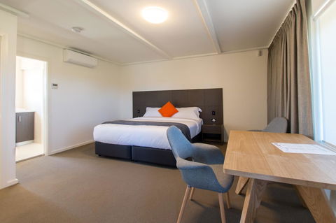 Mick O\'Sheas - Accommodation Sunshine Coast 29
