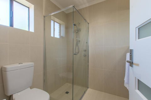 Mick O\'Sheas - Accommodation Sunshine Coast 24