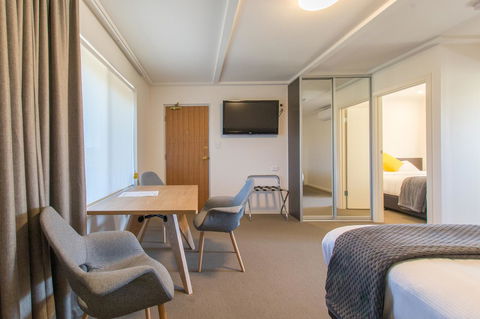 Mick O\'Sheas - Accommodation Sunshine Coast 5