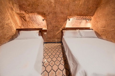 The Underground Motel - Accommodation Sunshine Coast 6