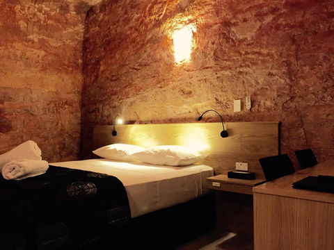 The Lookout Cave Underground Motel - Accommodation Sunshine Coast 0