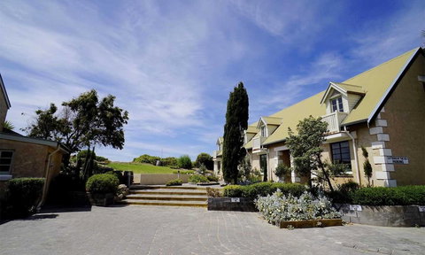 Caledonian Inn - Accommodation Sunshine Coast 0